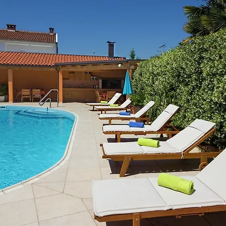 דירה Modern In Croatia With Swimming Pool *