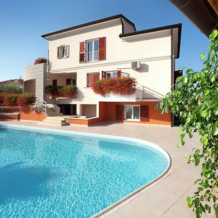 Modern In Croatia With Swimming Pool Apartament *
