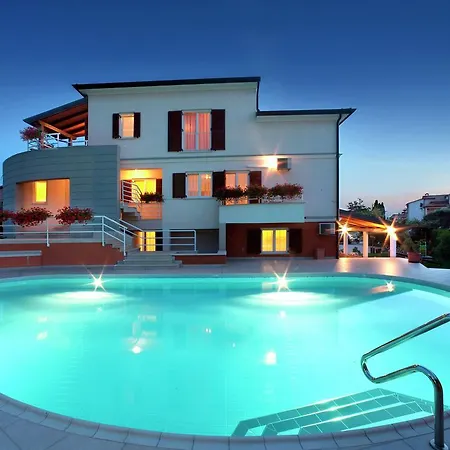 Modern In Croatia With Swimming Pool Apartament Poreč