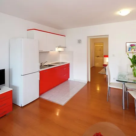 Apartament Modern In Croatia With Swimming Pool Poreč