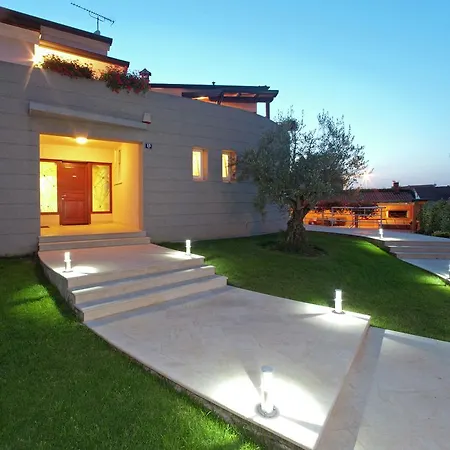 Modern In Croatia With Swimming Pool Apartament *